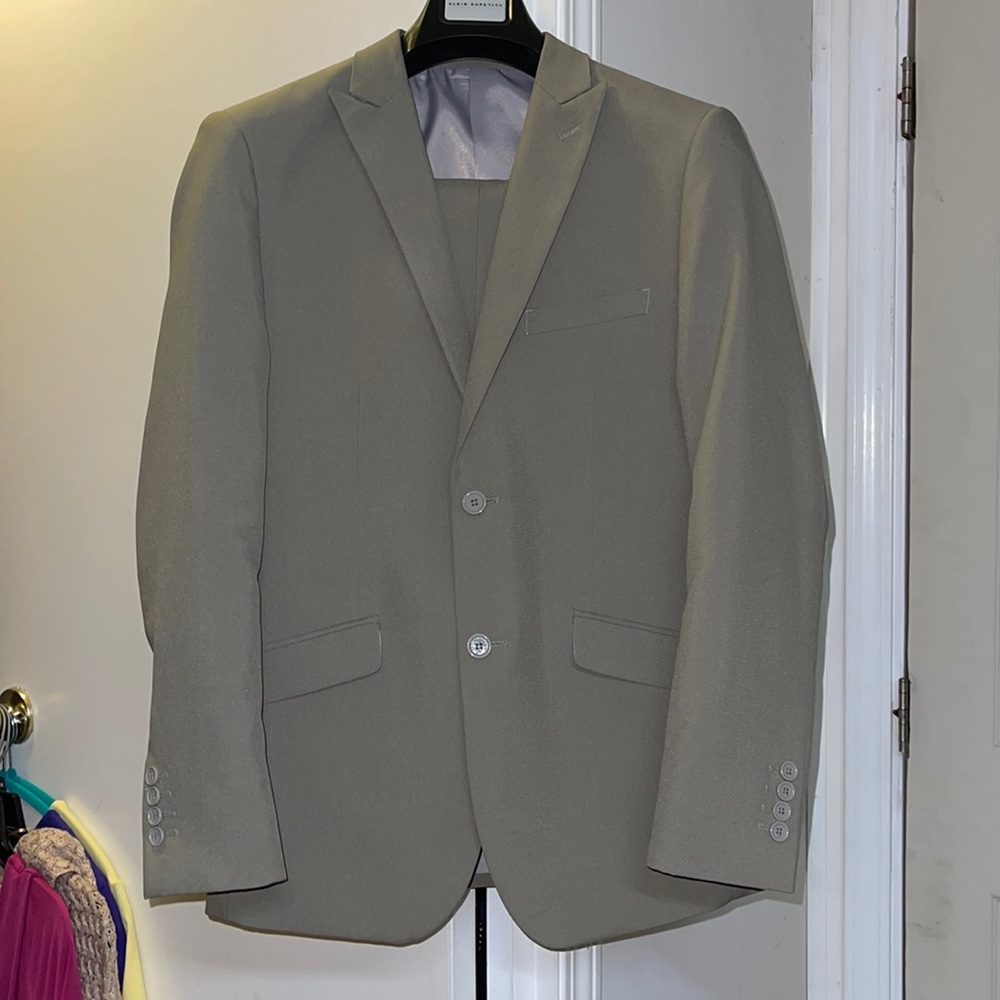 Fine Gray Suit for Men 36R/ 30W